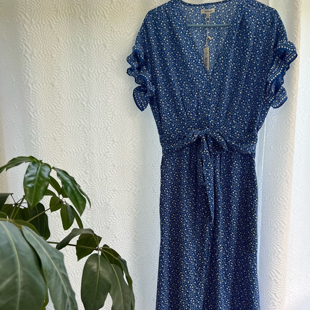 NWT Max Studio Floral Flutter Sleeve Dress